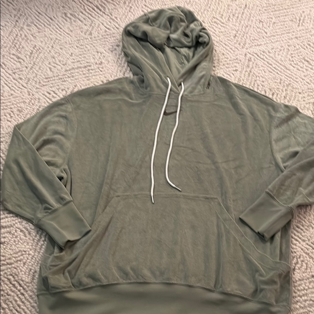 Womenโs Green Hooded Nike Sweatshirt size L